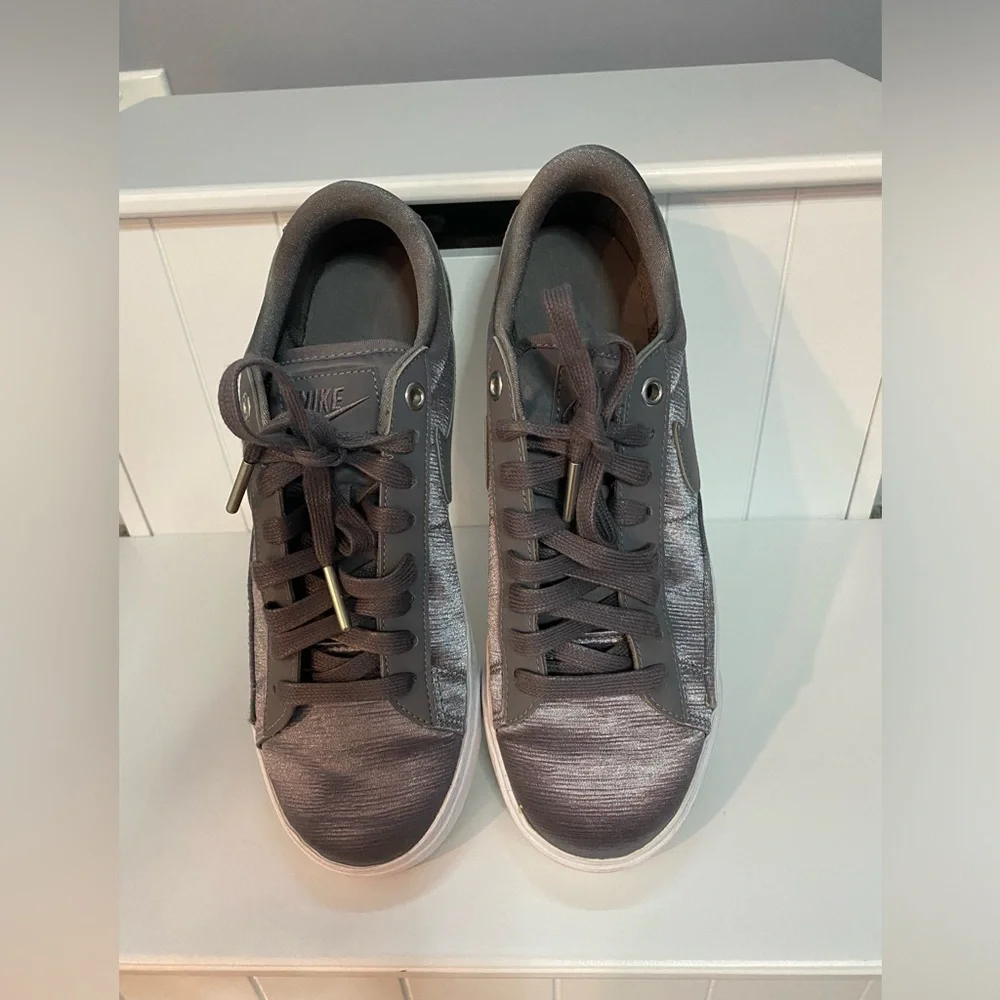 SALE Nike gray women’s dress sneakers - Picture 1 of 3